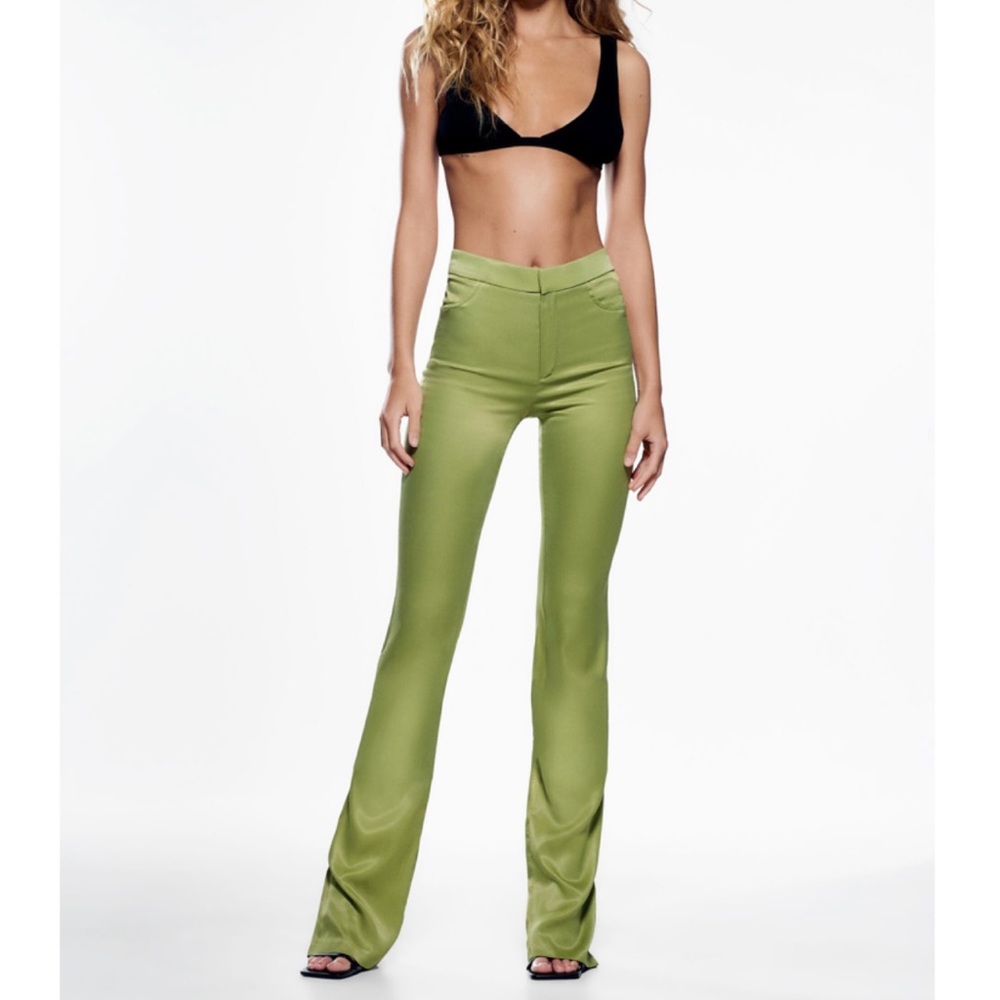 Zara FLARED SATIN EFFECT PANTS! It looks amazing 👖. Good for holidays!
